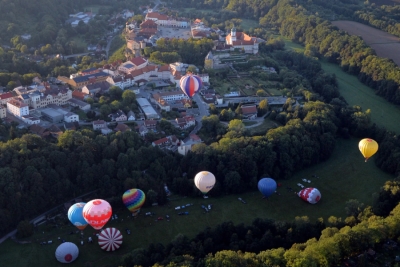 Start balónů – soutěžní let „Fly in“ centrum Hradce Králové