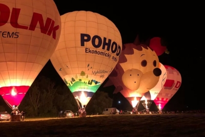 Balónové žárovky - noční hořáková show s hudbou